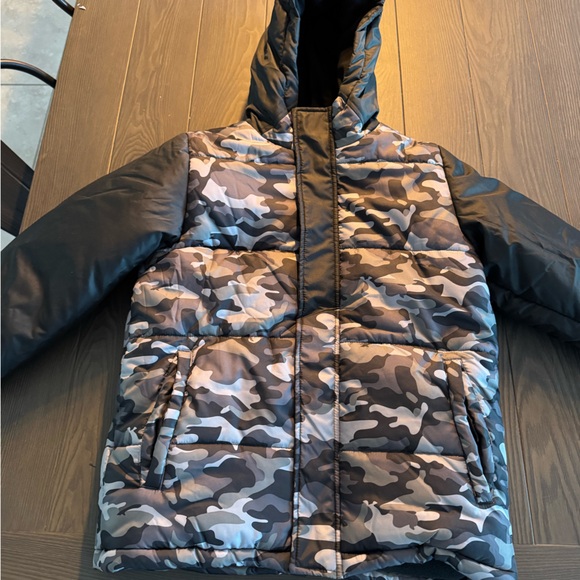 S. Rothschild Black Camo Puffer size 14 new with tags - Picture 2 of 3